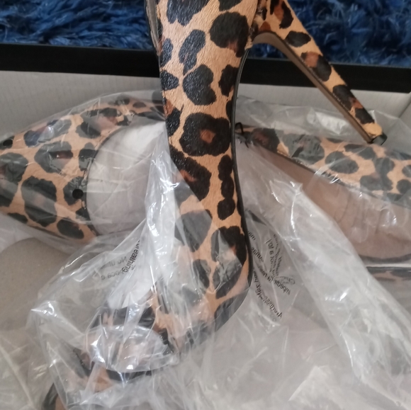 Size 9 Leopard Pumps!! - Picture 2 of 6
